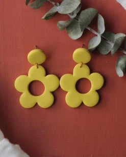 Simply Perla Daisy Earrings - Yellow