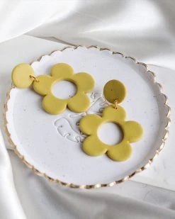 Simply Perla Daisy Earrings - Yellow